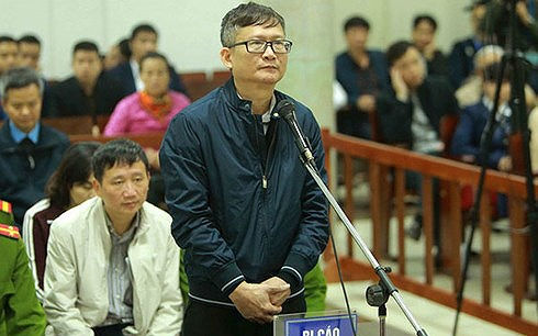 Bị cáo Đinh Mạnh Thắng trả lời trước tòa. (Ảnh: TTXVN)