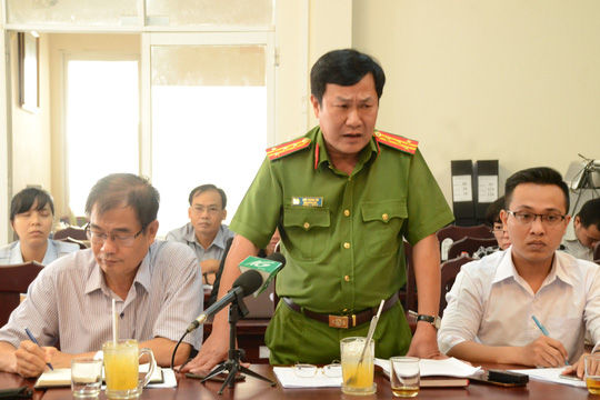 Đại tá Nguyễn Thành tín trong cuộc họp báo sáng nay.