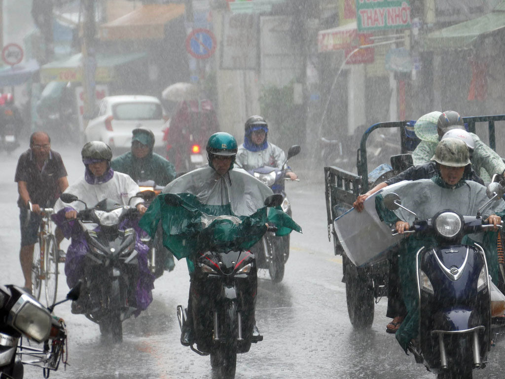 Nam Bộ tiếp tục mưa trái mùa.