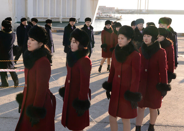Đoàn văn công là tập hợp các thành viên từ 6-7 ban nhạc lớn của Triều Tiên, trong đó có ban nhạc nữ Moranbong nổi tiếng do đích thân nhà lãnh đạo Kim Jong-un tuyển chọn thành viên.