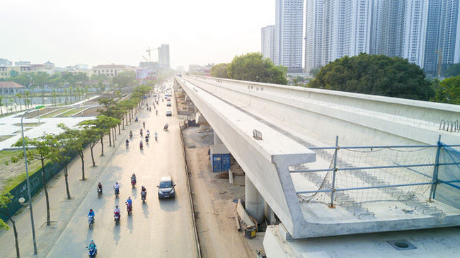 Tuyến metro ở Hà Nội đang bị chậm tiến độ vì đội vốn.