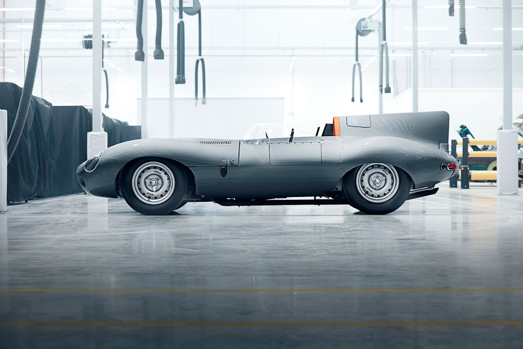 Ngắm xe đua huyền thoại Jaguar D-Type đời 1954 được... tái sinh