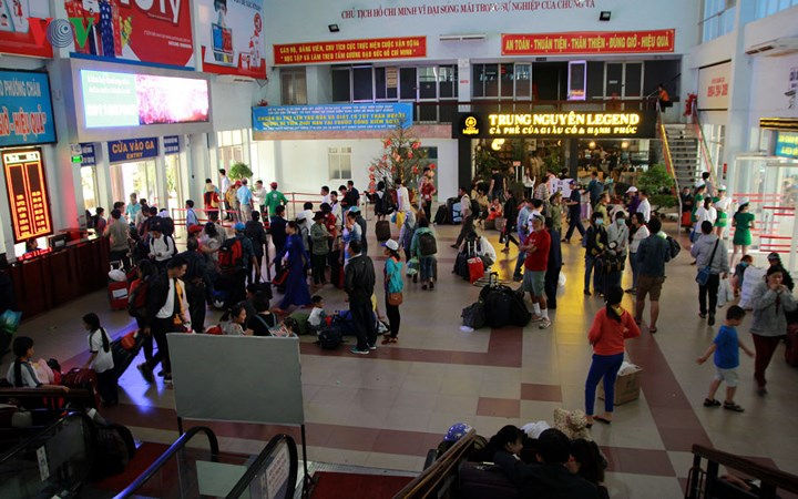 Lãnh đạo ga Sài Gòn khuyến cáo hành khách chuẩn bị trước giấy tờ tùy thân, đến ga sớm để tránh trễ tàu.