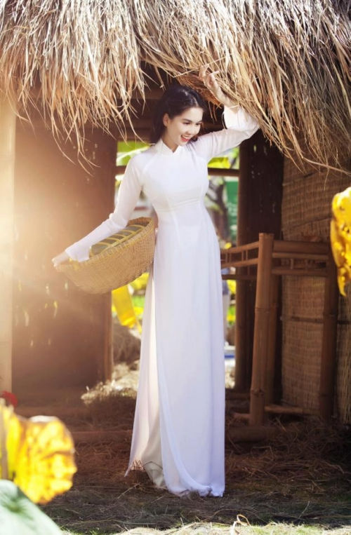 Áo dài trắng cũng phù hợp nhiều concept khác nhau để nàng tha hồ chụp ảnh “sống ảo” ở mọi ngóc ngách.