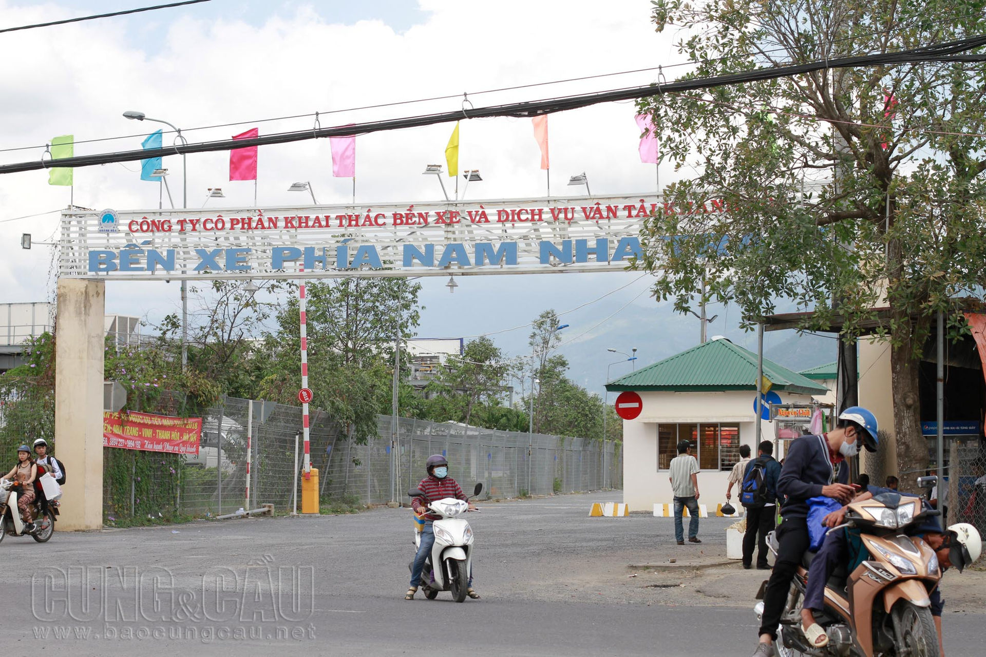 Bến xe phía Nam Nha Trang, không có nhiều khách tập trung.