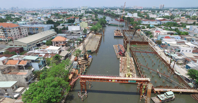 Dự án chống ngập đang trễ tiến độ vì thiếu mặt bằng thi công.