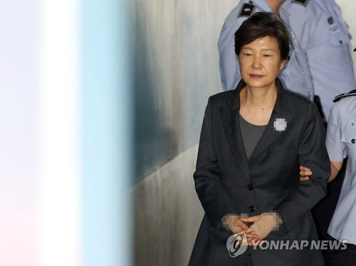 Cựu Tổng thống Park Geun-hye bị đề nghị mức án 30 năm tù.