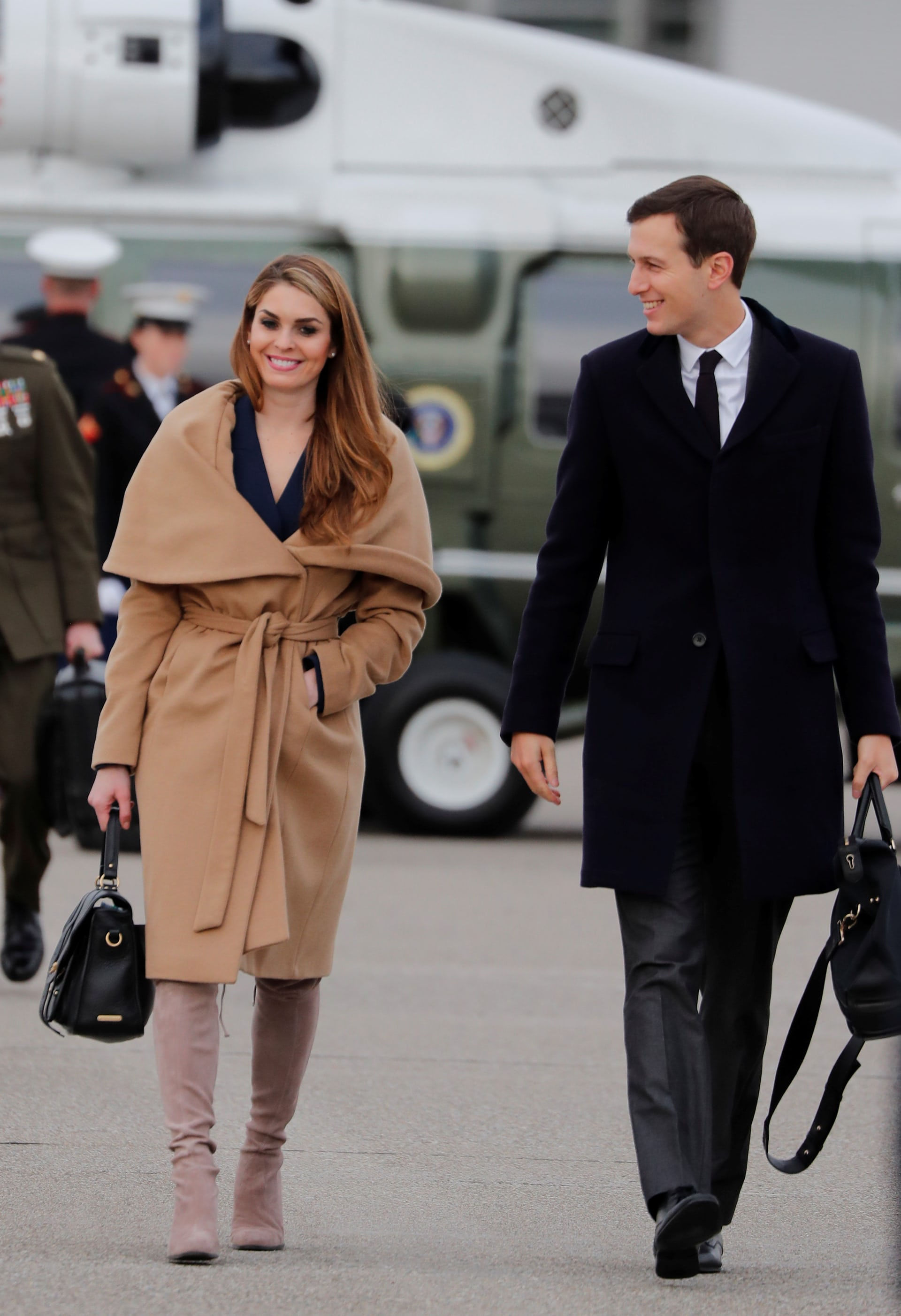 Hope Hicks đi cùng Jared Kushner đến Davos (Thụy Sĩ) để tham dự cuộc họp thường niên của Diễn đàn Kinh tế Thế giới.