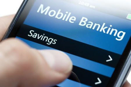 Từ ngày 1/3, khách hàng chuyển tiền cùng hệ thống Vietcombank qua ứng dụng Mobile Banking sẽ mất phí 2.200 đồng/giao dịch.