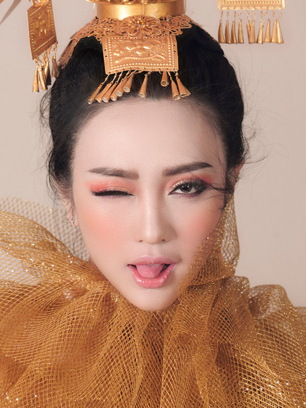 Bộ ảnh được thực hiện với sự hỗ trợ của Make up: Cao Tuấn Đạt ,Hair: Vân Trần, Photo: Zim Lục, Stylist: Thiều Ngọc, Model: Như Lê. 