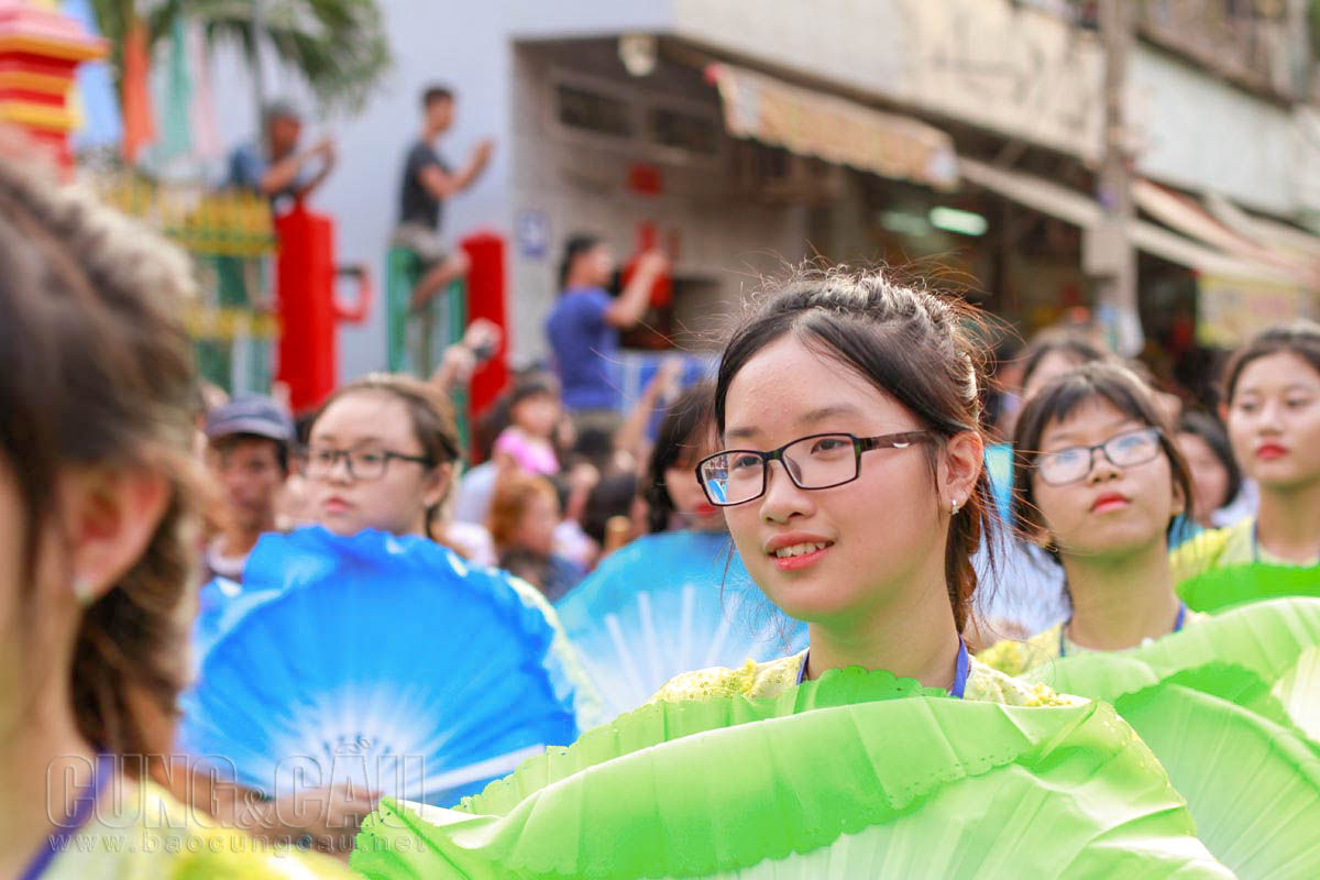 Diễn viên múa quạt.