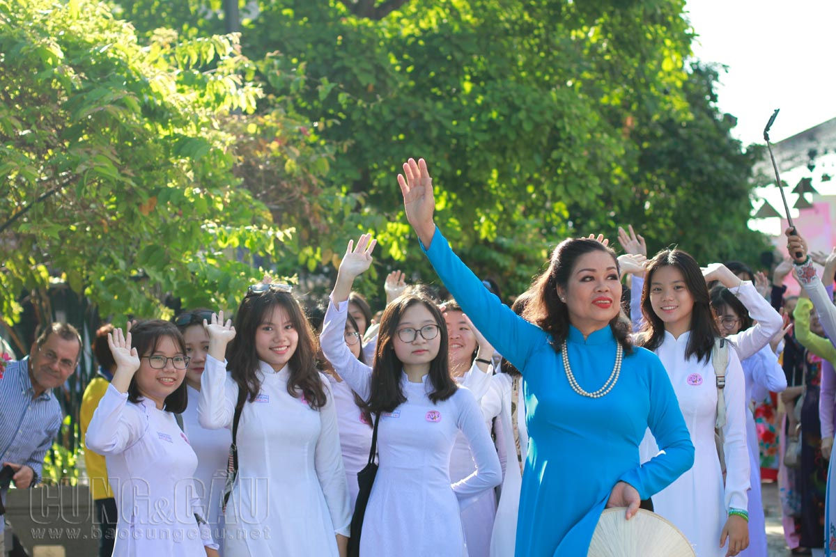 Nhóm nữ sinh trường Nguyễn Thị Minh Khai