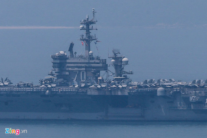Tàu sân bay USS Carl Vinson đã cập cảng Đà Nẵng. Ảnh: Zing