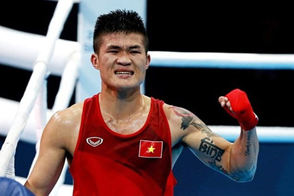 Trương Đình Hoàng với sở trường boxing sẵn sàng chấp Flores cả đôi chân khi giao đấu.