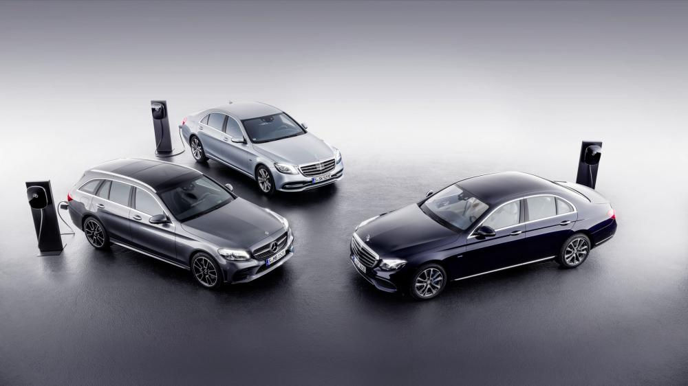 Mercedes-Benz trình làng “xe cắm điện” C-Class và E-Class