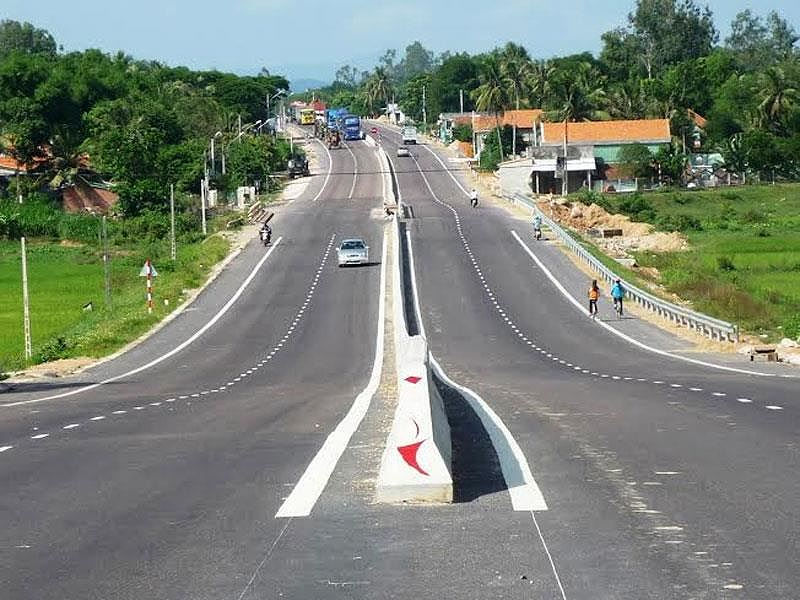 Dự án tuyến đường trục Khu kinh tế nối dài có điểm đầu dự án là Km4 00 thuộc xã Cát Chánh, huyện Phù Cát và điểm cuối là Km18 500 giao với Quốc lộ 1A tại Km1201 740.