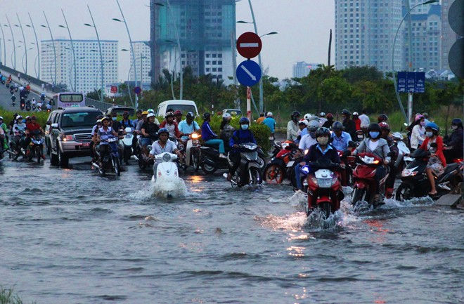 TP.HCM đang có 40 điểm ngập nặng.