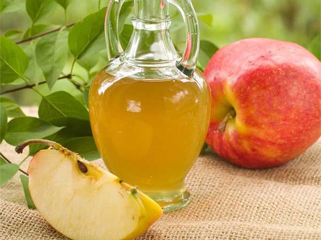 Nước dấm táo có lợi cho sức khoẻ và giải độc cơ thể, đặc biệt là thận. Axit xitric, axit axetic và acid phosphor trong dấm táo giúp ngăn ngừa sự hình thành sỏi thận.
