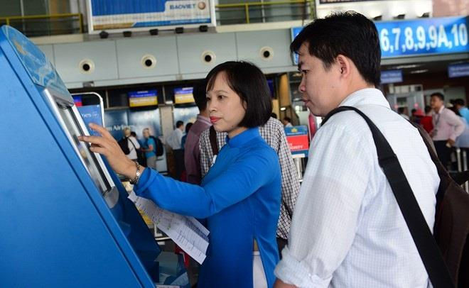 Vietnam Airlines cũng nới rộng thời gian tự làm thủ tục trực tuyến cho hành khách thêm 1h.