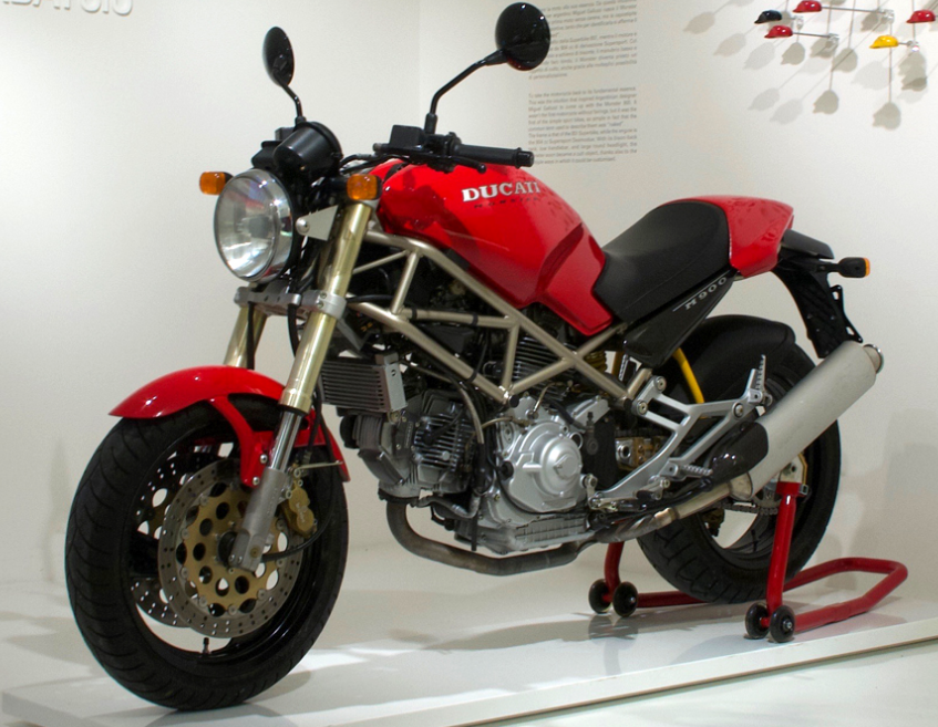 Ducati Monster M900 ra mắt năm 1993 là một cuộc cách mạng trong làng xe mô tô thế giới