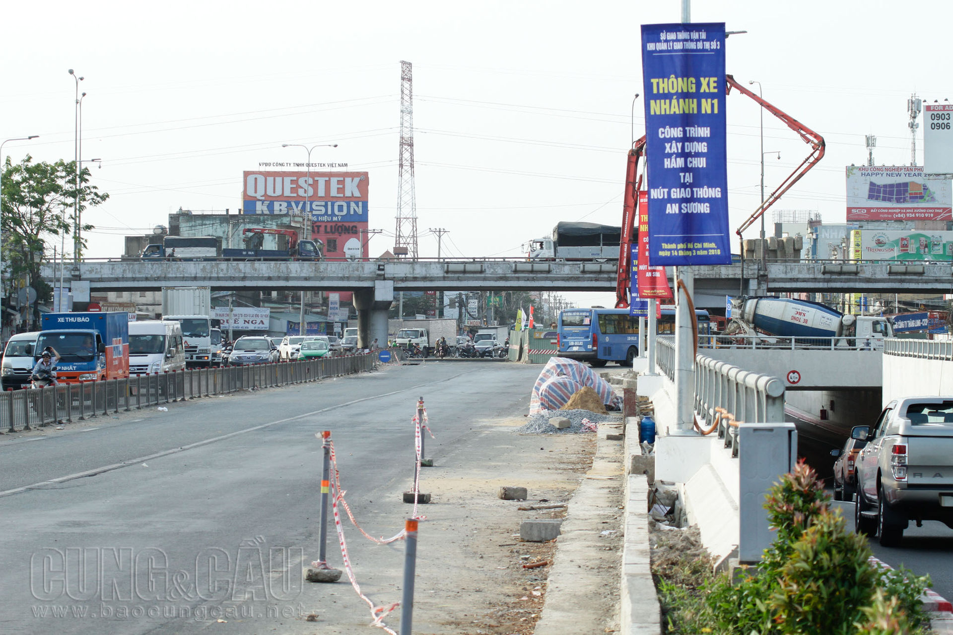 Hầm đối diện vẫn thi công vào ngày thông xe để kịp hoàn thành cuối năm 2018.