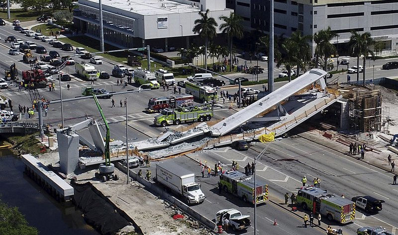 Cận cảnh vụ sập cầu đi bộ làm ít nhất 4 người thiệt mạng ở Florida