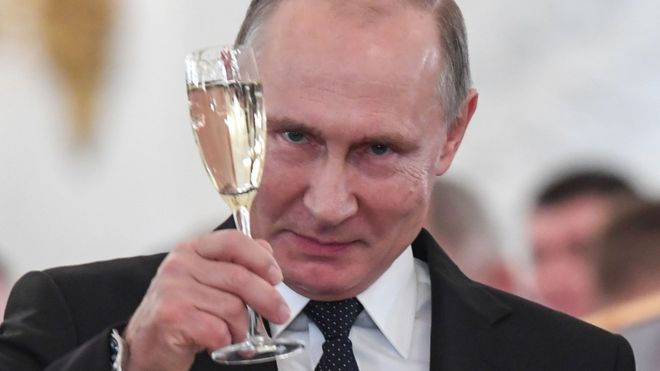 Ông Putin đang chiếm ưu thế so với các ứng cử viên khác khi nhận được sự ủng hộ của khoảng 69% số cử tri. Ảnh: Internet