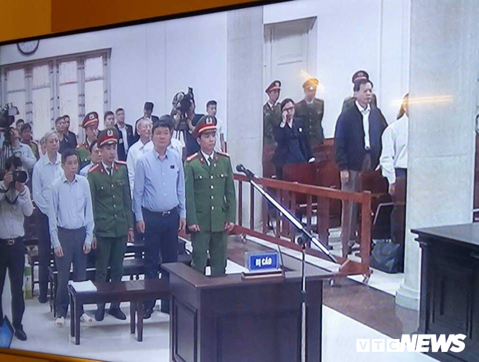 Chủ tọa phiên tòa bắt đầu nêu lý do mở phiên xét xử Đinh La Thăng và 6 bị cáo.