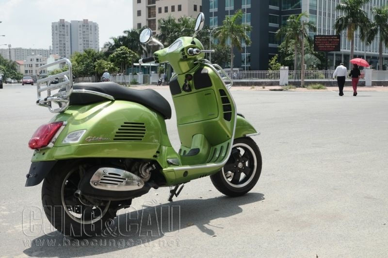 Vespa GTS 300 không phù hợp với giao thông đông đúc