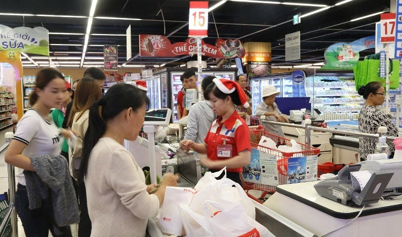 Sự đổ bộ ào ạt của các thương hiệu quốc tế đã nâng hệ thống siêu thị tại TP.HCM lên con số 207 và 1.100 cửa hàng tiện lợi.
