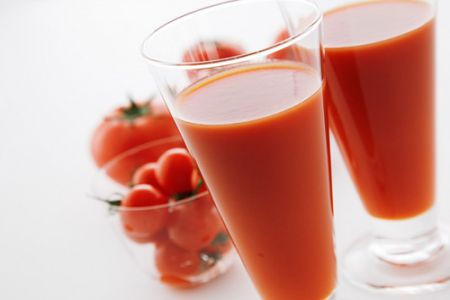Nước ép cà chua giúp da trắng hồng mịn màng hơn. Ảnh minh họa (nguồn Internet).