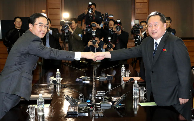 Các quan chức Triều Tiên và Hàn Quốc gặp nhau trước Hội nghị thượng đỉnh liên Triều.