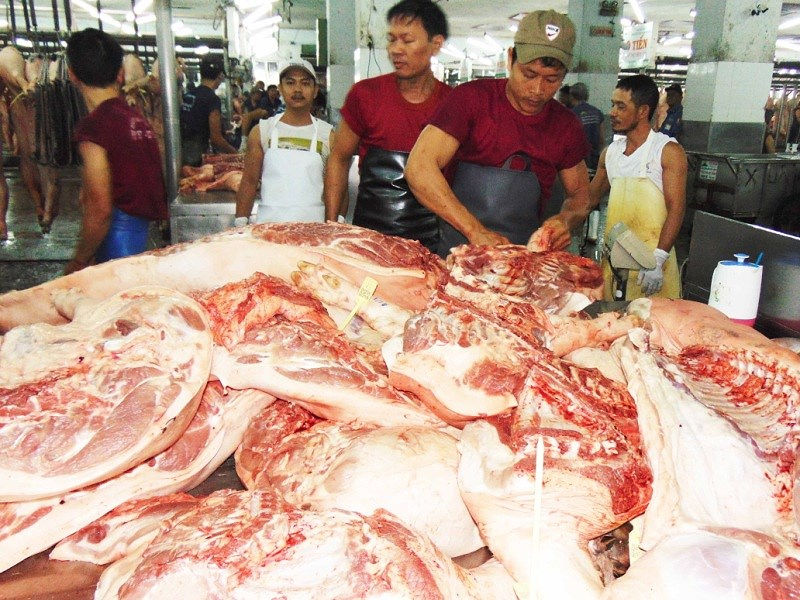 Thịt heo được kinh doanh trong chợ đầu mối Hóc Môn, TP.HCM. Ảnh: Trần Ngọc