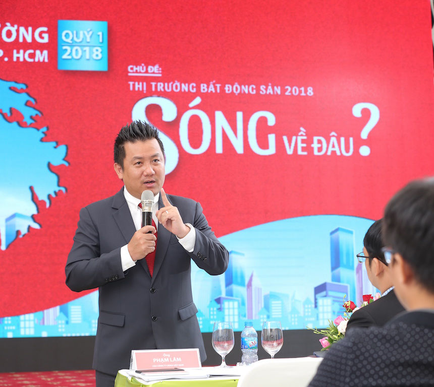 Ông Phạm Lâm trình bày chủ đề Thị trường Bất động sản TP.HCM 2018: Sóng về đâu vào sáng 5/4.