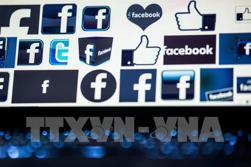Biểu tượng Facebook trên màn hình máy tính. AFP/TTXVN