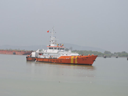 Tàu SAR 413 đang nhận nhiệm vụ chỉ huy kết hợp cùng tìm kiếm 2 ngư dân đang mất tích