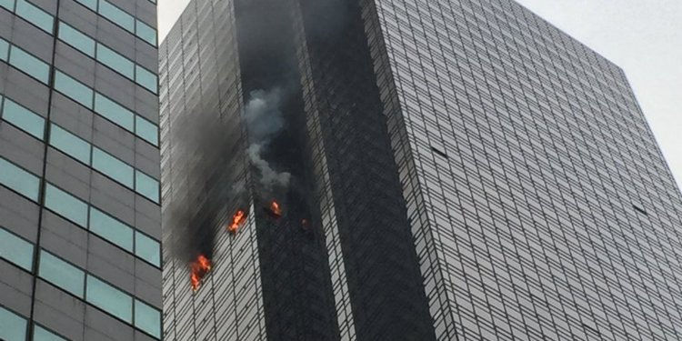 Gia đình Tổng thống Trump không có mặt trong tòa nhà khi vụ cháy xảy ra.