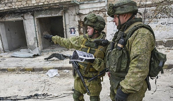 Quân cảnh Nga chuẩn bị tiến vào Douma ở Đông Ghouta, Syria.