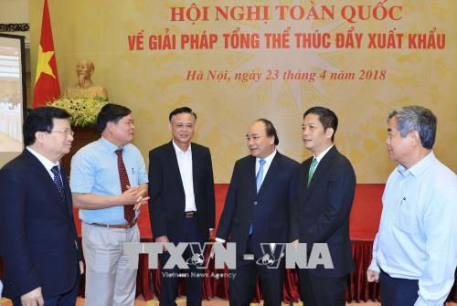Thủ tướng Nguyễn Xuân Phúc và các đại biểu tại hội nghị. Ảnh: Thống Nhất