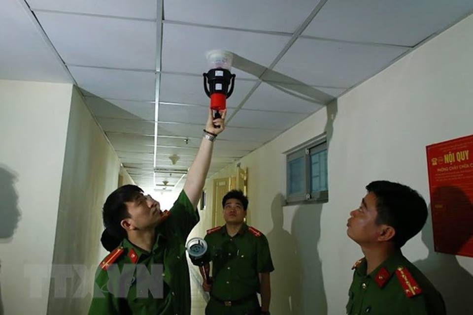 Bộ Công an kiểm tra đột xuất an toàn cháy nổ tại chung cư Linh Đàm.