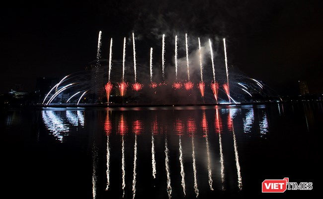 Pháo hoa Đà Nẵng 2018: Mãn nhãn 'Bức họa Huyền thoại của những cây cầu'