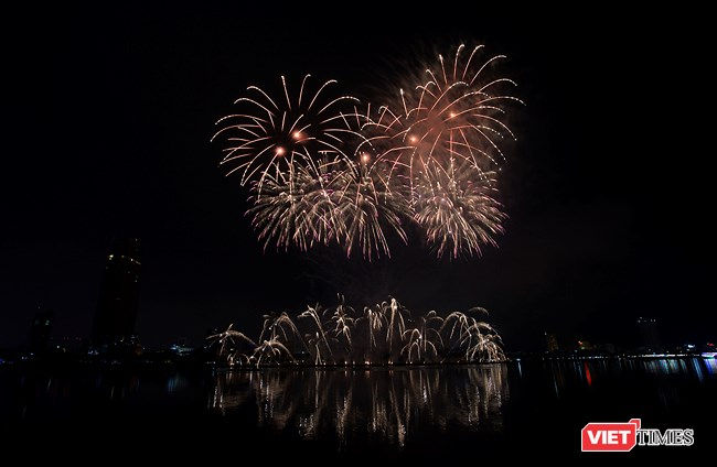 Pháo hoa Đà Nẵng 2018: Mãn nhãn 'Bức họa Huyền thoại của những cây cầu'