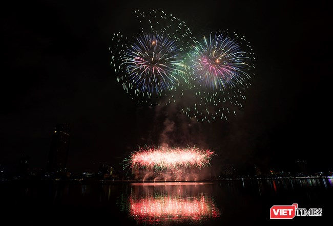 Pháo hoa Đà Nẵng 2018: Mãn nhãn 'Bức họa Huyền thoại của những cây cầu'