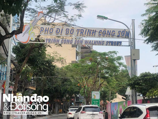 Cổng chào phố đi bộ Trịnh Công Sơn.