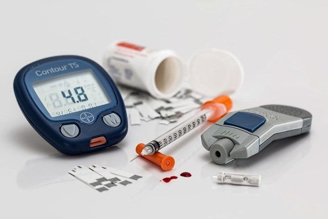 Ứng dụng quản lý thuốc: các ứng dụng để quản lý việc cung cấp thuốc insulin (1 loại hooc-môn chuyển glucose (đường) từ máu vào tế bào và kiểm soát đường máu ), thuốc hạ huyết áp, nồng độ thuốc… đã được sử dụng từ năm 2010 và ước tính đã cứu sống được 250.000 sinh mạng mỗi năm.
