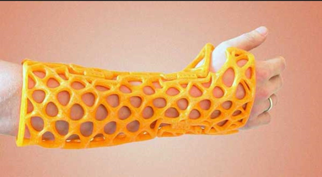 Công nghệ in 3D: cần phân biệt một cách rõ ràng in 3D ở đây là in ra một vật thể 3D có thể sờ, quan sát, cầm nắm được chứ không phải là in ra một hình ảnh mà ta nhìn vào nó nổi khối 3 chiều gần giống như ngoài đời. Kể từ năm 2011, nhiều tổ chức Y tế trên thế giới có thể in 3D các thiết bị phục vụ công tác y học như phôi, chân tay giả theo yêu cầu và có thể cứu chữa kịp thời cho khoảng 100.000 người mỗi năm.