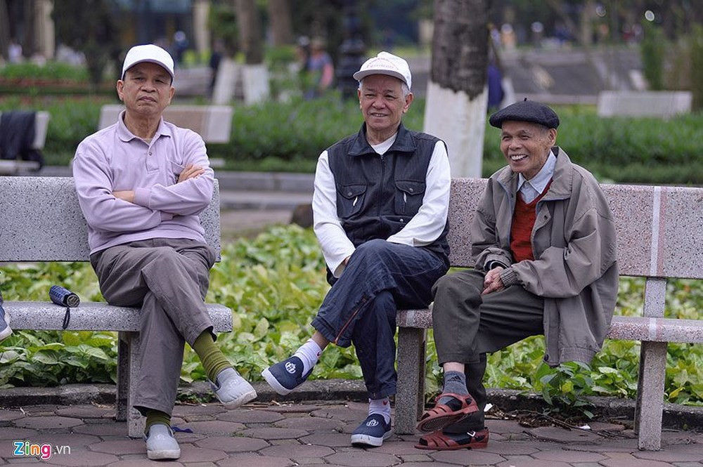 Nhiều ý kiến đồng tình việc tăng tuổi nghỉ hưu. Ảnh:  Việt Linh.