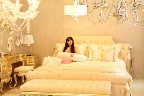 Một góc trong phòng ngủ của Trang Nhung và Ngô Nhật Phương được thiết kế tinh xảo, cùng những gam màu tinh tế. 