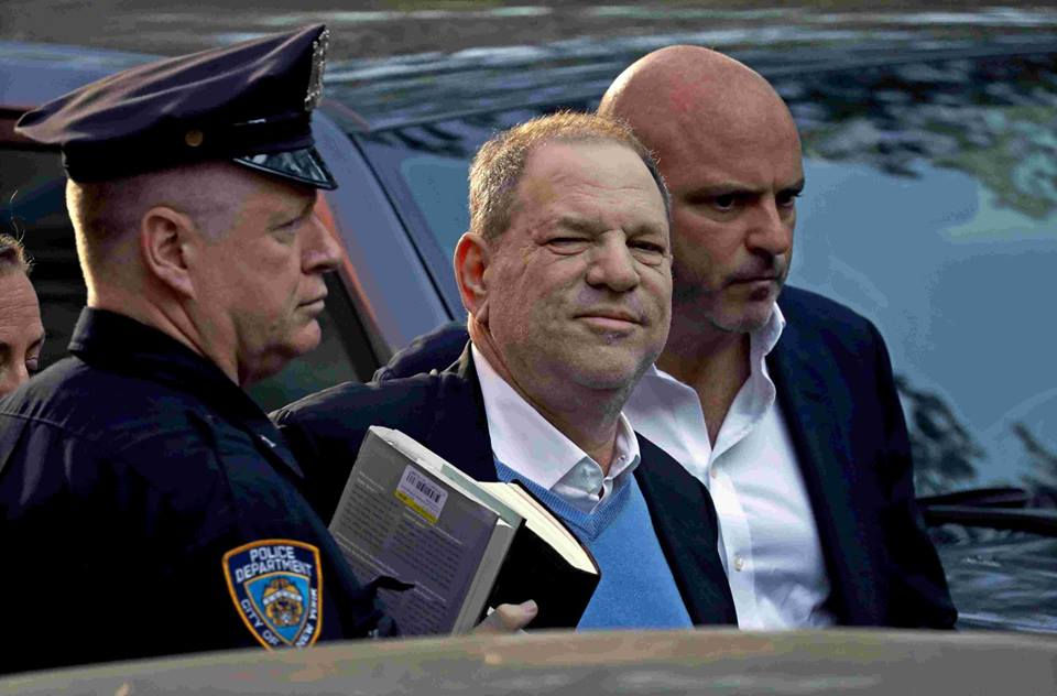 Bắt giữ nhà sản xuất điện ảnh Harvey Weinstein với cáo buộc tấn công tình dục