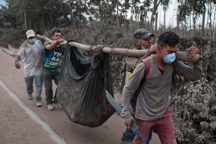 Khung cảnh hoang tàn sau vụ núi lửa phun trào ở Guatemala